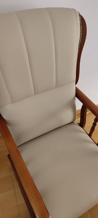 Mecedora beige polipiel - madera
