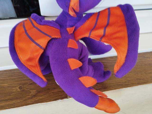 Dinosaurio peluche morado