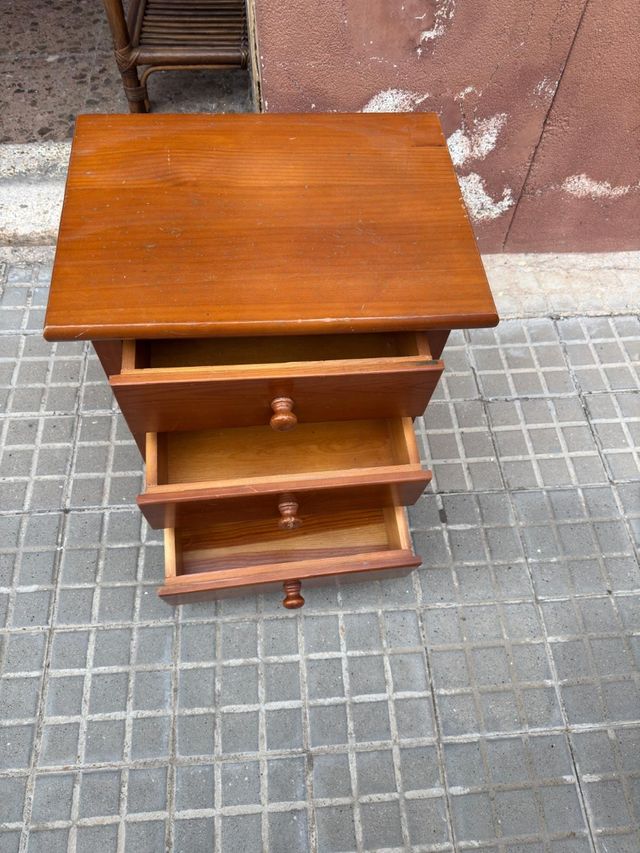 Mesita noche 3 cajones madera