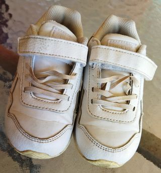 Zapatillas blancas niño talla 23