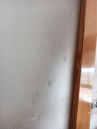 Puerta madera con cristalera 