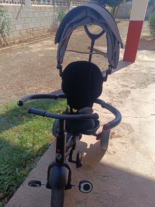 Triciclo evolutivo QPlay con capota y barra