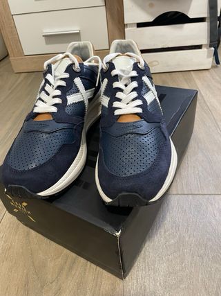 Zapatillas Múnich class 08
- Azul y Marrón