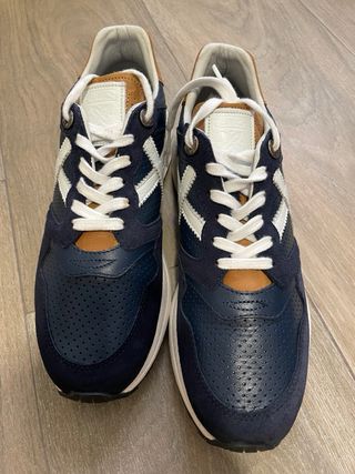 Zapatillas Múnich class 08
- Azul y Marrón