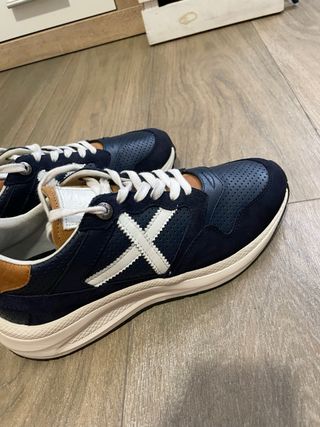 Zapatillas Múnich class 08
- Azul y Marrón