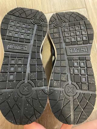 Zapatillas Múnich class 08
- Azul y Marrón