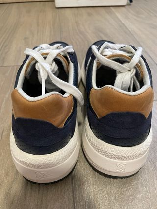 Zapatillas Múnich class 08
- Azul y Marrón