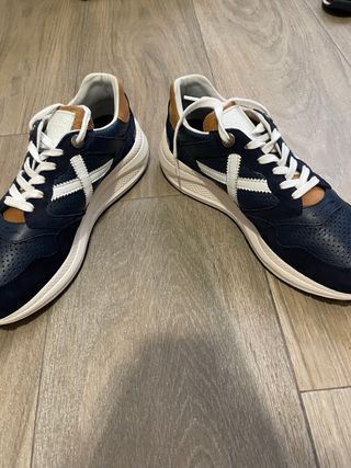 Zapatillas Múnich class 08
- Azul y Marrón