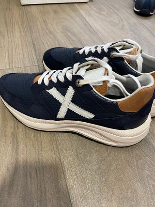 Zapatillas Múnich class 08
- Azul y Marrón