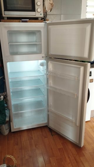 Frigorífico pequeño blanco no Frost 