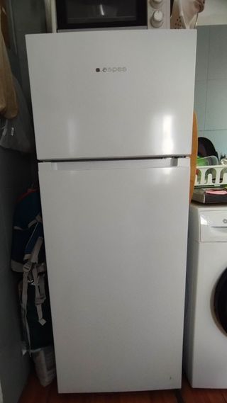 Frigorífico pequeño blanco no Frost 
