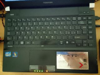 Portátil Toshiba rojo - i5, 6GB RAM
