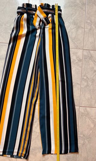 Pantalone largo a righe con cintura abbinata