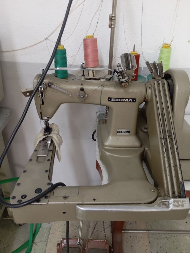 Máquina cerradora de jeans o camisas