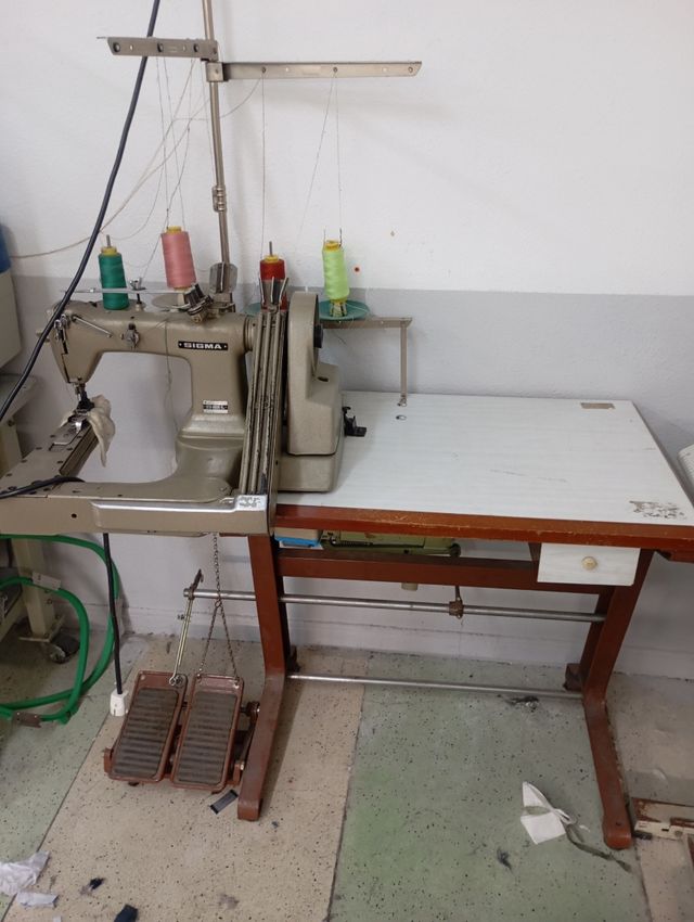 Máquina cerradora de jeans o camisas