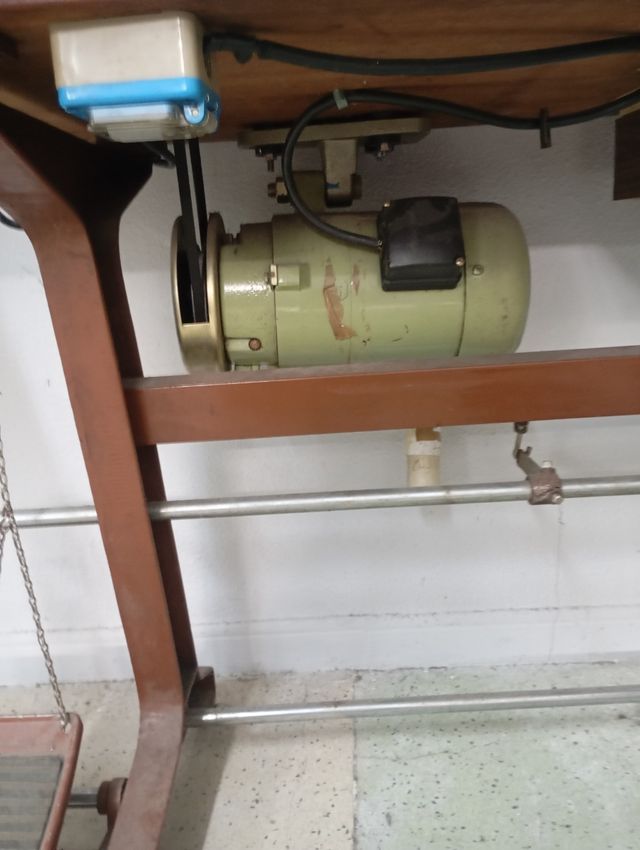 Máquina cerradora de jeans o camisas