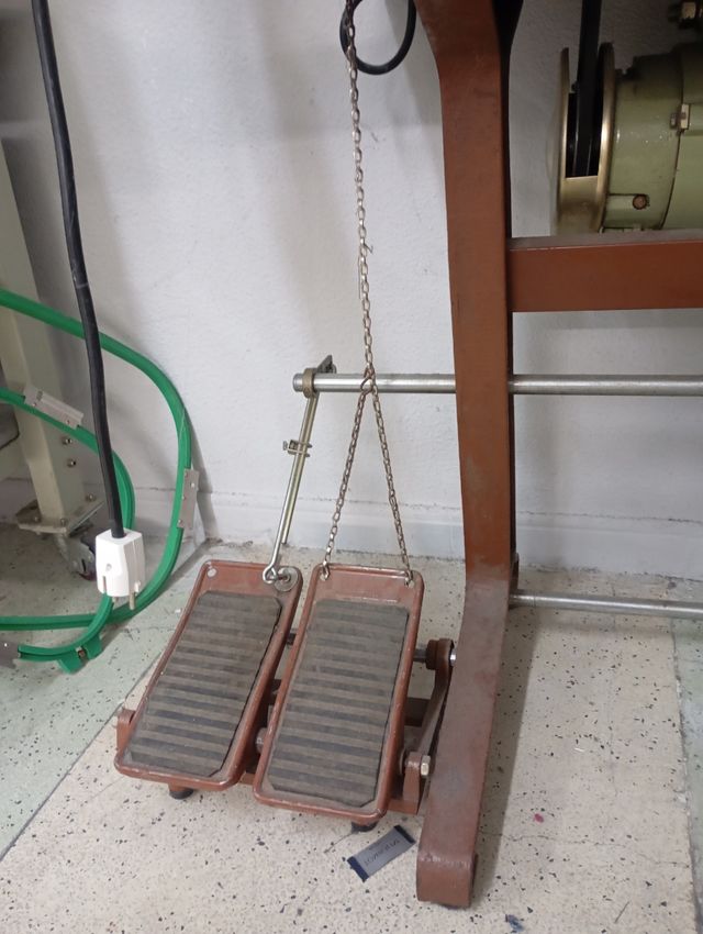 Máquina cerradora de jeans o camisas