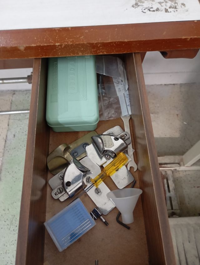 Máquina cerradora de jeans o camisas