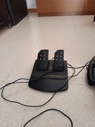 Volante y pedales k'Rom