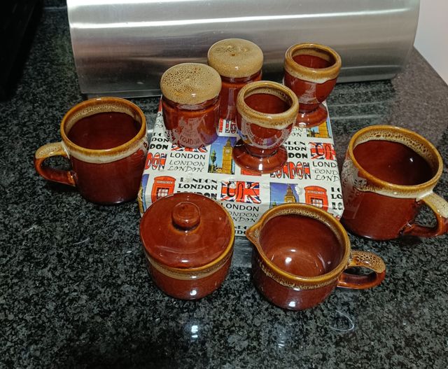 Juego de cerámica marrón vintage
