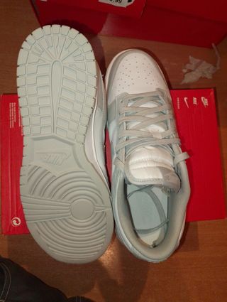 Nike Dunk Low grises y blancas