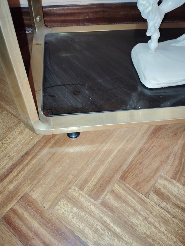 Estantería dorada vintage