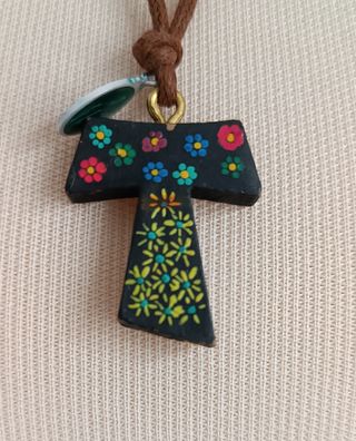 CROCIFISSO TAU DIPINTO A MANO CON MADONNA