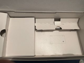 Caja Nintendo DSi negra y Manuales