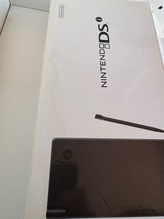 Caja Nintendo DSi negra y Manuales