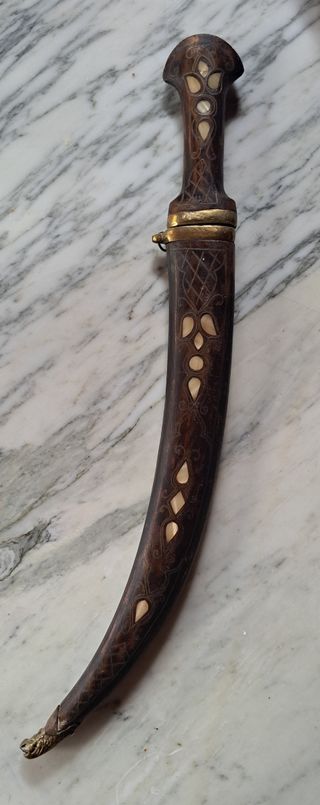 Janbiya curva: Artesanal, nácar