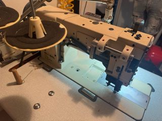 MÁQUINA DE COSER TAPICERÍA DOBLE PESTAÑA