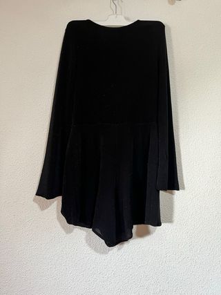 Enterizo negro corto manga larga