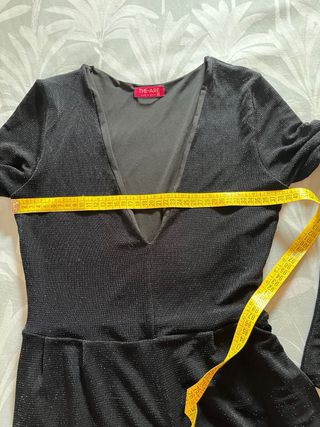 Enterizo negro corto manga larga