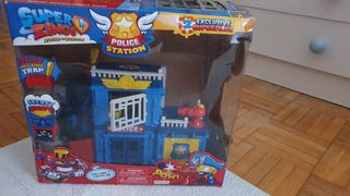 Comisaría SuperZings Rivals