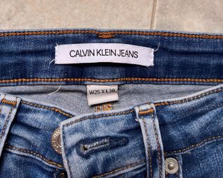 Jeans skinny strappati blu
