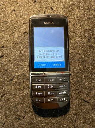 Nokia Asha 300 - Teléfono táctil (no libre)