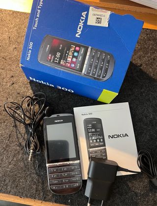 Nokia Asha 300 - Teléfono táctil (no libre)