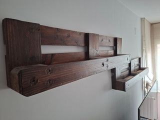 2 Estanterías rústicas de madera
