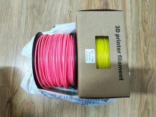 Impresora 3D Prusa Mendel roja para poner a punto