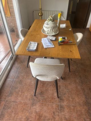 Mesa comedor moderna - 4 sillas