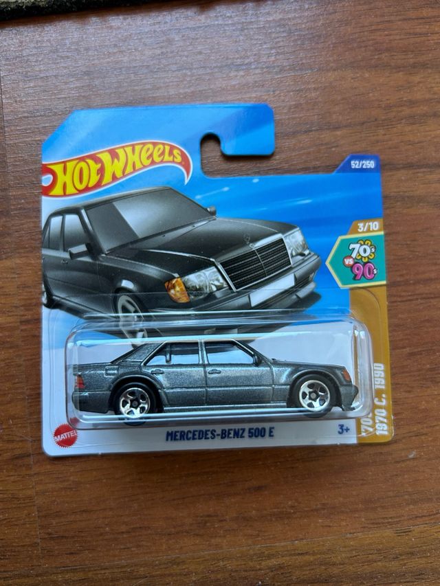 Hot Wheels Mercedes-Benz 500E 70's vs 90's