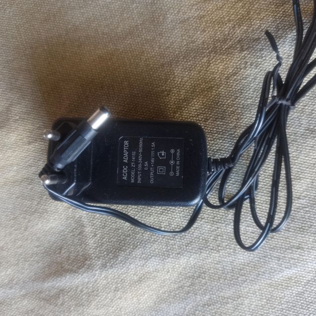 Cargador AC/DC 14V - ZT-14151