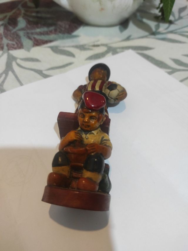 2 Figuras Retro: Artesano & Futbolista