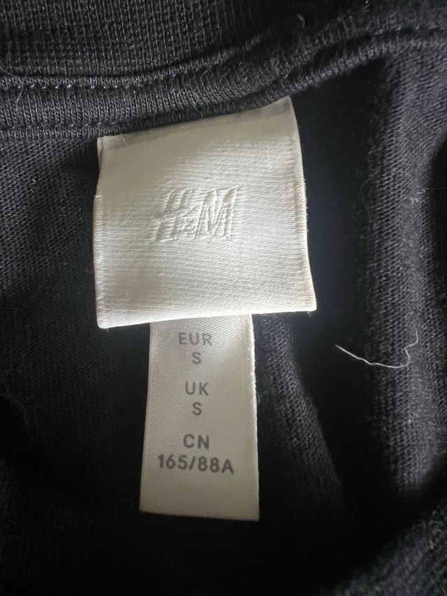 Camiseta negra H&M - manga larga
