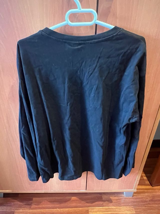 Camiseta negra H&M - manga larga