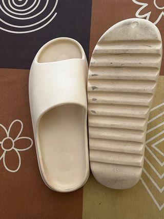 Chanclas Yeezy Beige - Talla 45