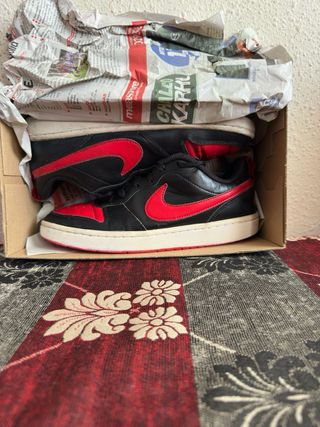 Zapatillas Nike - Negras y Rojas