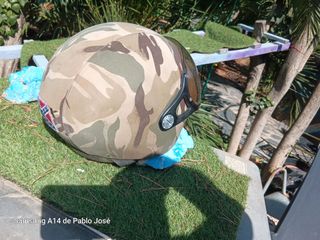 Casco moto camuflaje