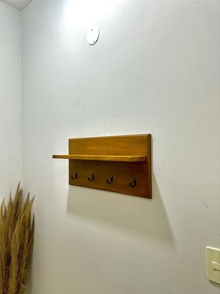 Perchero con repisa - Madera marrón