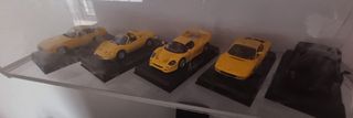 Collezione auto in bacheca